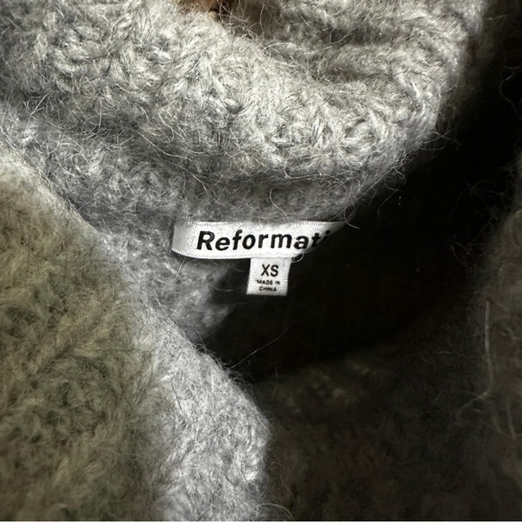 Reformation Oberon Off Shoulder Sweater in Grey - Picture 4 of 4